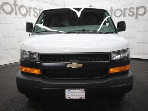 Used 2021 Chevrolet Express 3500 Extended w/ Driver Convenience Package RWD image 12