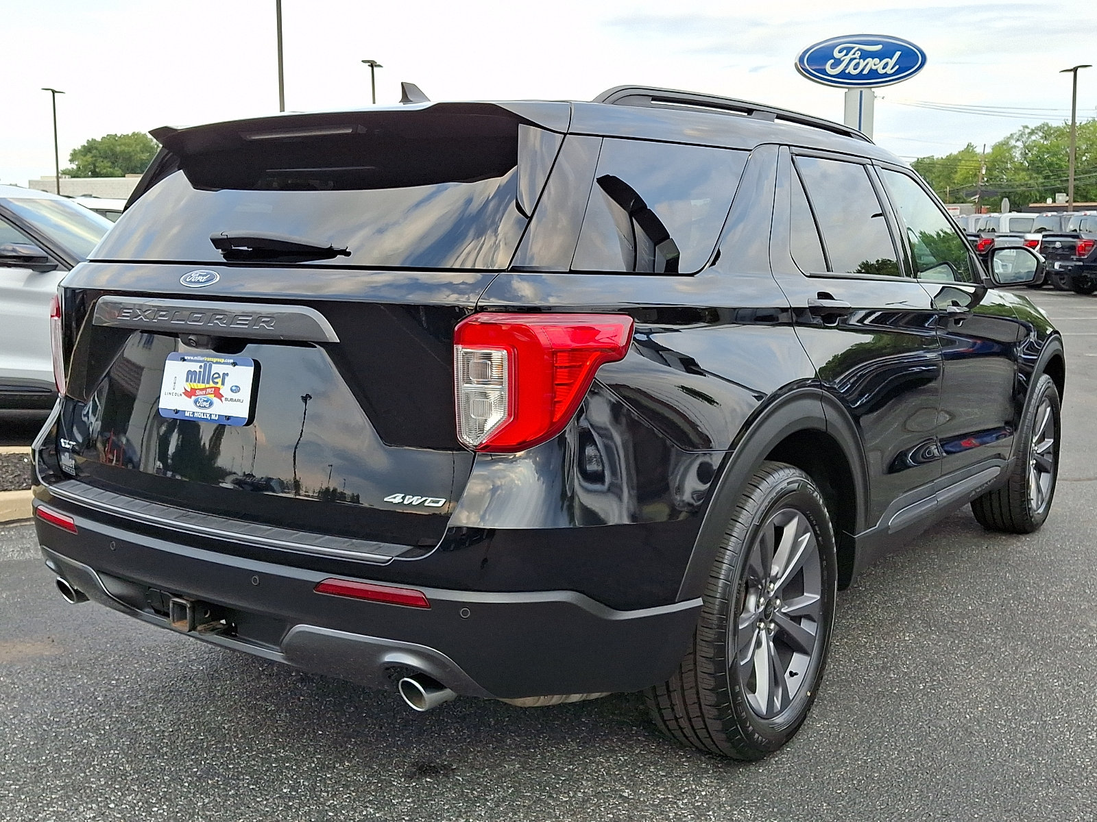 Certified 2023 Ford Explorer XLT w/ Equipment Group 202A AWD/4WD image 6