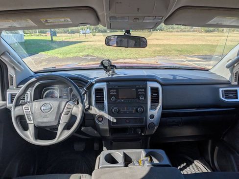 Used 2017 Nissan Titan SV RWD image 8