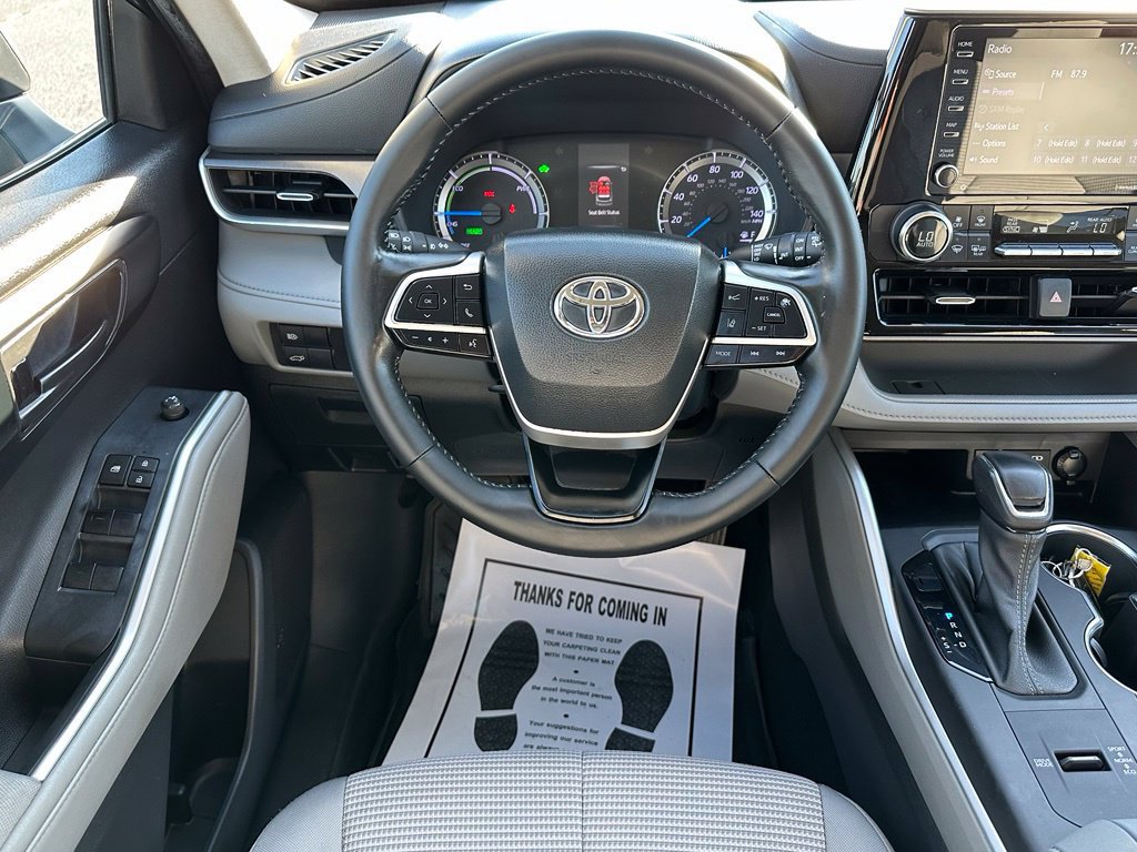 Used 2022 Toyota Highlander LE AWD/4WD image 30