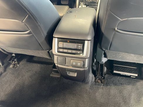 Used 2022 Subaru Ascent Limited w/ Technology Package AWD/4WD image 20