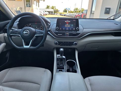 Used 2024 Nissan Altima 2.5 SV image 8