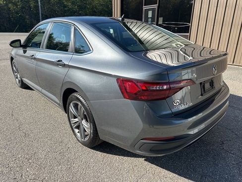 Used 2024 Volkswagen Jetta SE image 4