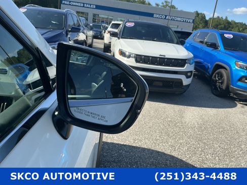 Used 2023 Nissan Pathfinder SL w/ Black Appearance Package FWD image 8