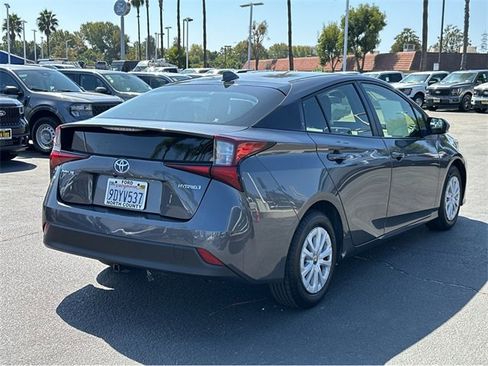 Used 2022 Toyota Prius L Eco image 6