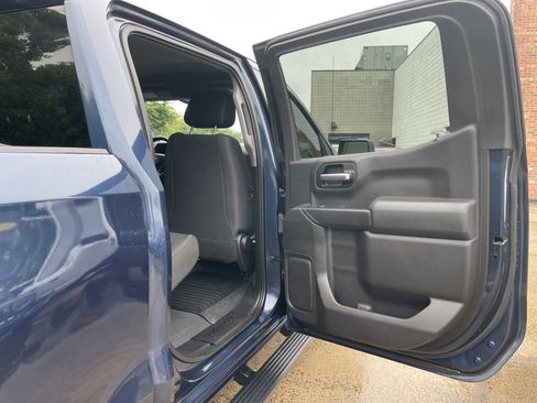 Used 2019 Chevrolet Silverado 1500 Custom w/ Custom Value Package image 14