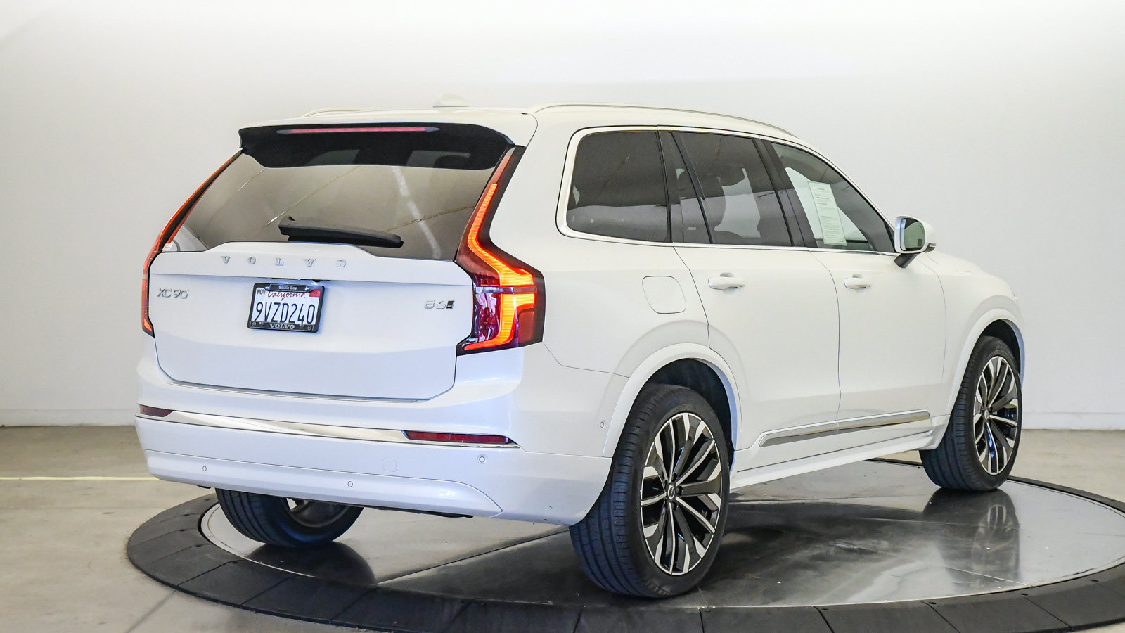 Used 2026 Volvo XC90 B6 Plus w/ Protection Package Premier AWD/4WD image 5