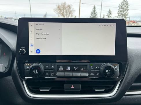 Used 2024 Toyota Grand Highlander AWD image 17