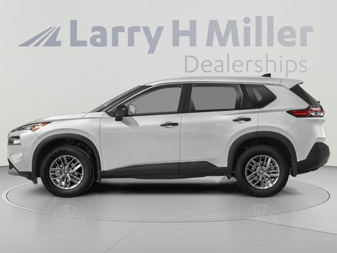 Used 2023 Nissan Rogue S AWD/4WD image 3