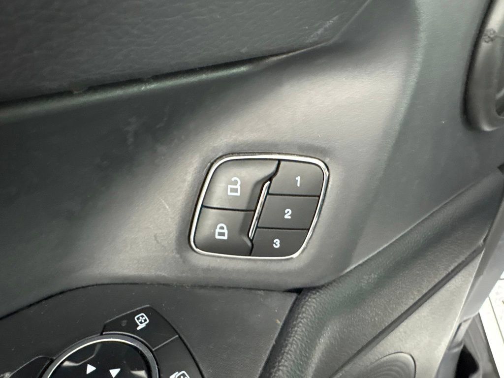 Used 2023 Ford Expedition XLT RWD image 14
