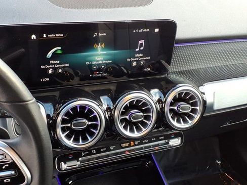 Used 2022 Mercedes-Benz GLB 250 image 21