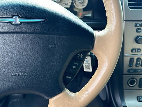 Used 2005 Ford Thunderbird RWD image 25