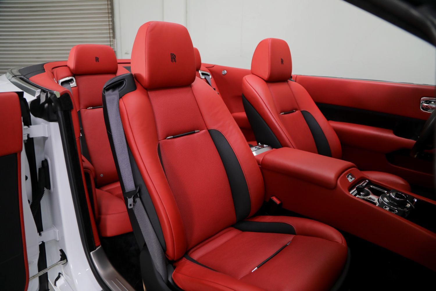 Used 2018 Rolls-Royce Dawn RWD image 32