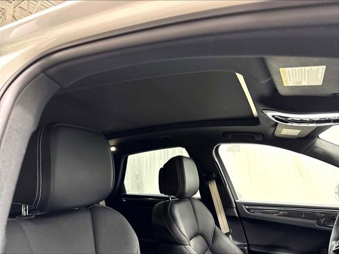 Used 2025 Porsche Macan AWD/4WD image 26