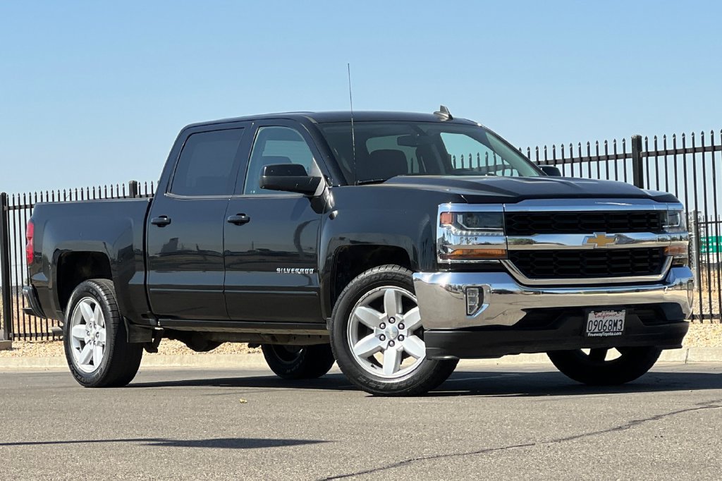 Used 2018 Chevrolet Silverado 1500 LT w/ All Star Edition RWD image 2