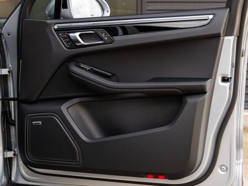 Certified 2026 Porsche Macan AWD/4WD image 44