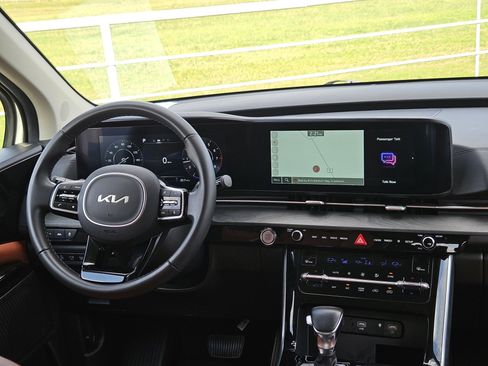 Used 2023 Kia Carnival SX image 33