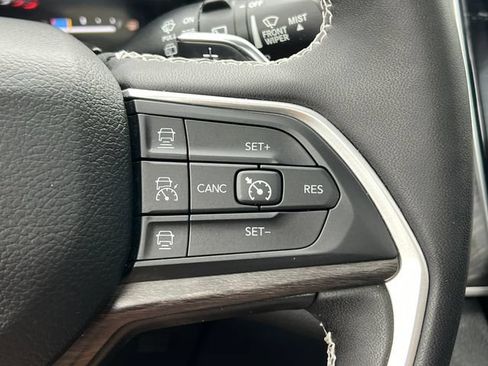 Used 2023 Jeep Grand Cherokee Limited AWD/4WD image 22