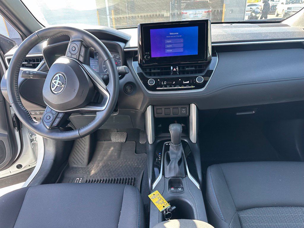 Used 2024 Toyota Corolla Cross AWD Hybrid w/ Moonroof Package image 10