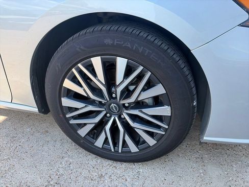 Used 2023 Nissan Altima 2.5 SV FWD image 5