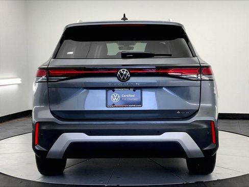 Certified 2025 Volkswagen Tiguan S w/ 18" Wheel Package AWD/4WD image 6