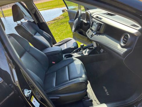 Used 2015 Toyota RAV4 Limited image 5