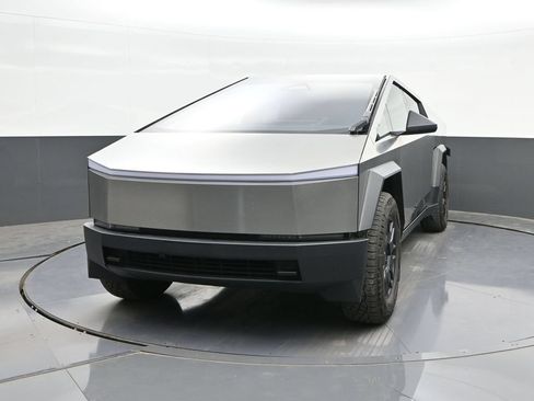 Used 2024 Tesla Cybertruck AWD Crew Cab image 24