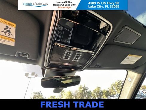 Used 2020 Land Rover Range Rover Sport SVR image 25