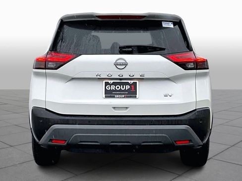 Used 2023 Nissan Rogue SV image 4