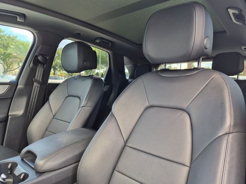 Certified 2025 Porsche Cayenne AWD/4WD image 5