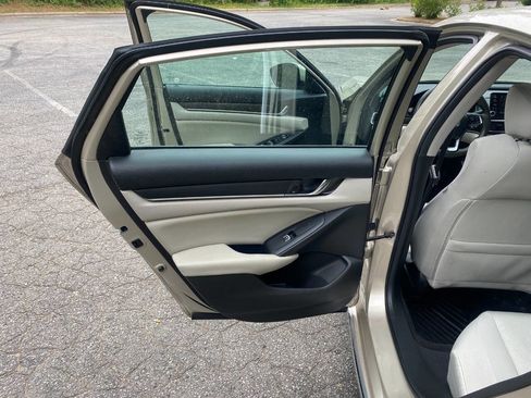 Used 2018 Honda Accord EX image 41