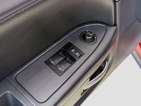 Used 2011 Dodge Challenger image 19