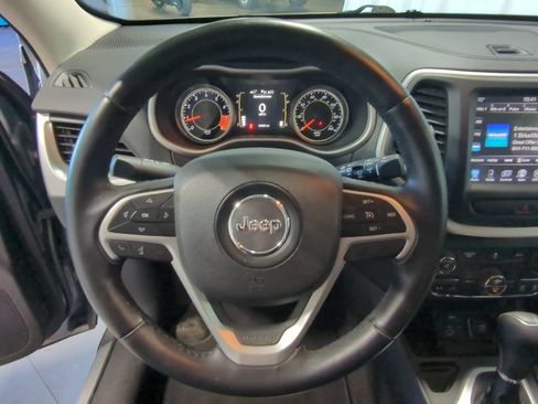 Used 2014 Jeep Cherokee Latitude w/ Comfort/Convenience Group FWD image 28