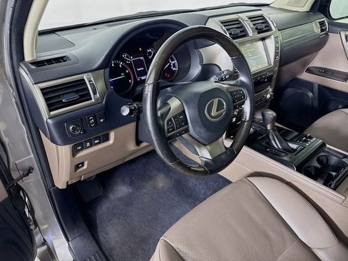 Used 2020 Lexus GX 460 Premium w/ Premium Package image 9