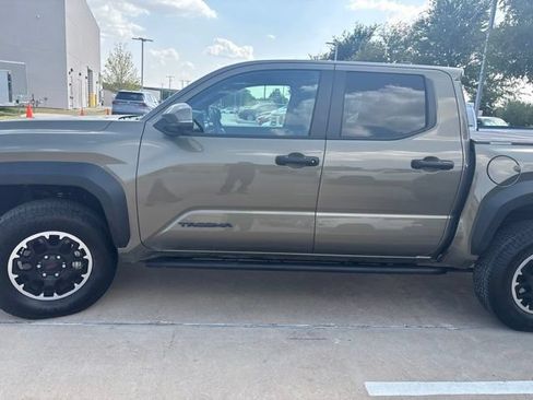 Used 2024 Toyota Tacoma TRD Off-Road w/ TRD Off Road Premium Package AWD/4WD image 5