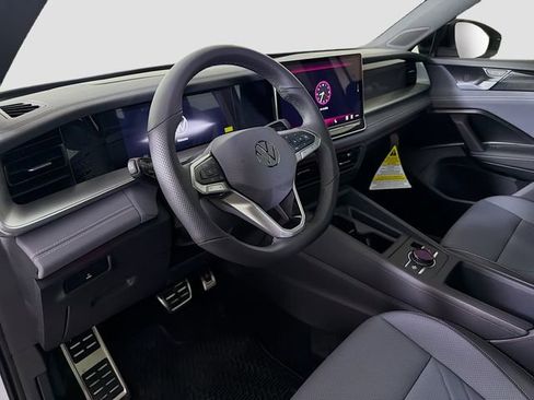 New 2026 Volkswagen Tiguan SE R-Line FWD image 9