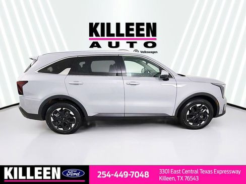 Used 2025 Kia Sorento S image 9