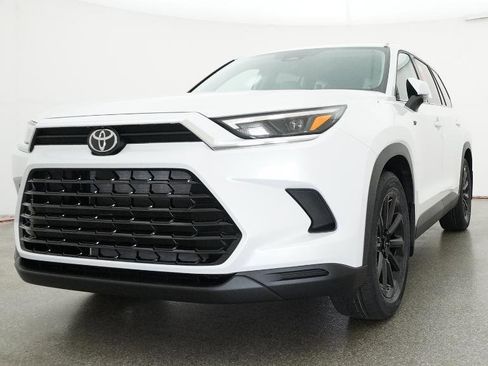 New 2026 Toyota Grand Highlander XLE FWD image 19