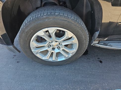 Used 2015 Chevrolet Tahoe LTZ AWD/4WD image 9