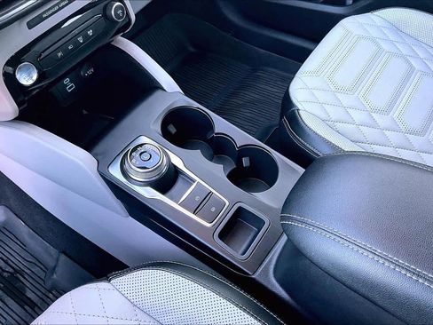 Certified 2023 Ford Escape SE w/ PHEV Premium Package image 16