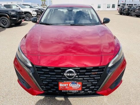 Used 2023 Nissan Altima 2.5 SR image 2