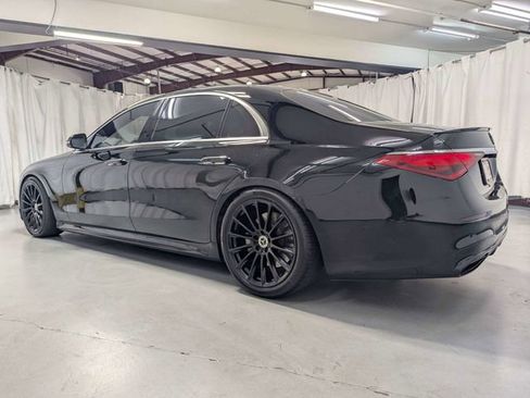 Used 2022 Mercedes-Benz S 500 4MATIC w/ AMG Line Package image 4