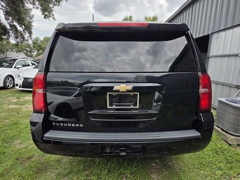 Used 2019 Chevrolet Suburban LT RWD image 18