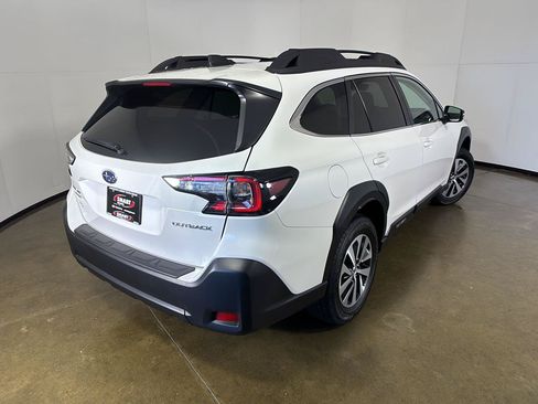 Used 2025 Subaru Outback Premium AWD/4WD image 8