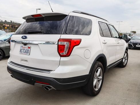 Used 2018 Ford Explorer XLT w/ Equipment Group 202A FWD image 9