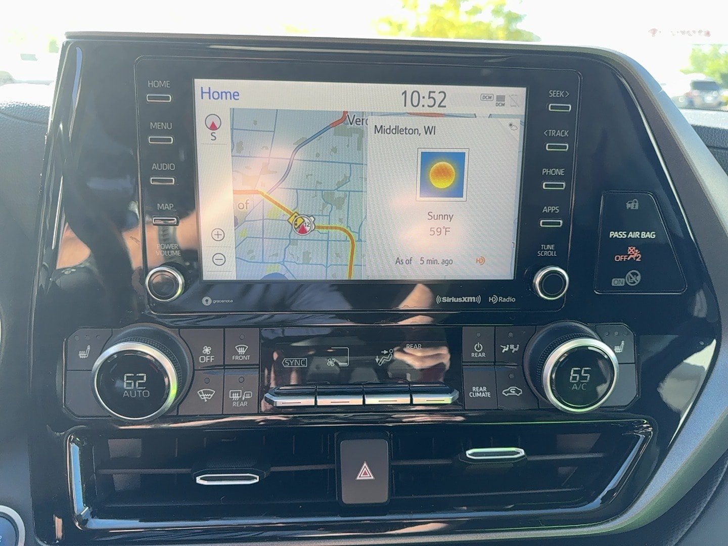 Used 2020 Toyota Highlander XLE AWD/4WD image 31