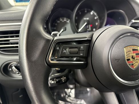 Certified 2023 Porsche Macan image 38