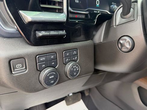 Used 2023 Chevrolet Silverado 1500 High Country w/ High Country Premium Package AWD/4WD image 25