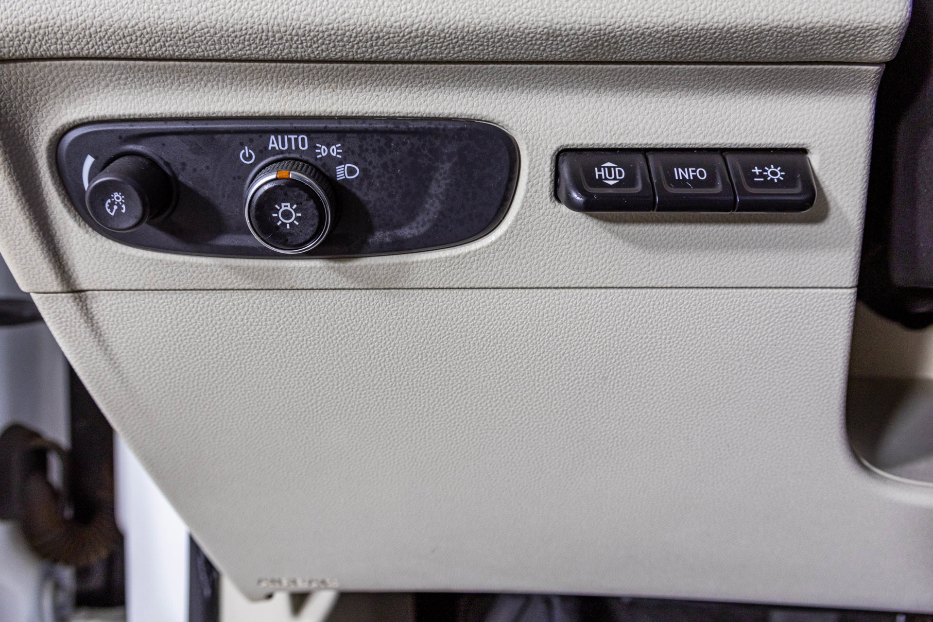 Used 2022 Buick Envision Essence w/ Technology Package I FWD image 35