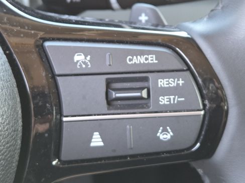 Used 2025 Honda Pilot Touring image 10